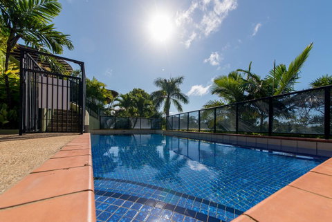Paradise Penthouse At Waves - Airlie Beach - Accommodation Broome 2