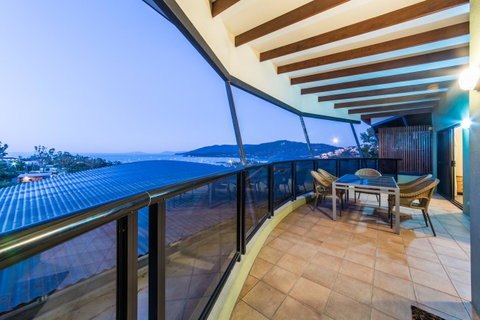 Paradise Penthouse At Waves - Airlie Beach - Accommodation Broome 24