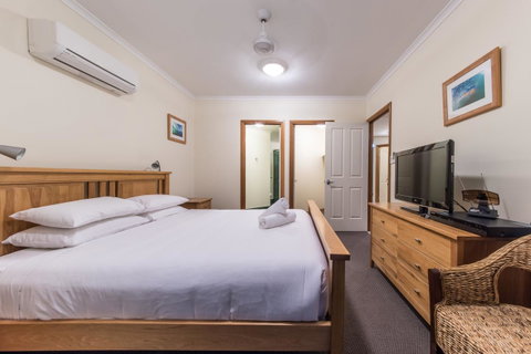 Paradise Penthouse At Waves - Airlie Beach - Accommodation Broome 11