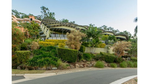 Paradise Penthouse At Waves - Airlie Beach - Accommodation Broome 29