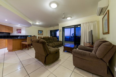 Paradise Penthouse At Waves - Airlie Beach - Accommodation Broome 10