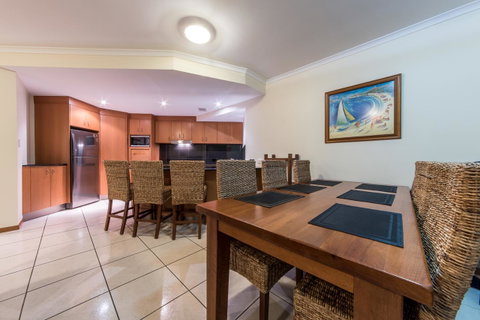 Paradise Penthouse At Waves - Airlie Beach - Accommodation Broome 5