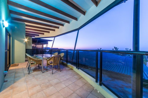 Paradise Penthouse At Waves - Airlie Beach - Accommodation Broome 26