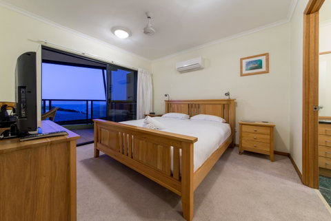 Paradise Penthouse At Waves - Airlie Beach - Accommodation Broome 13