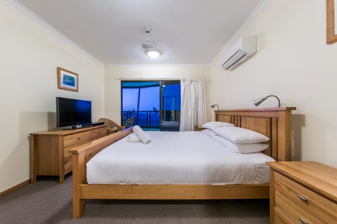 Paradise Penthouse At Waves - Airlie Beach - Accommodation Broome 15