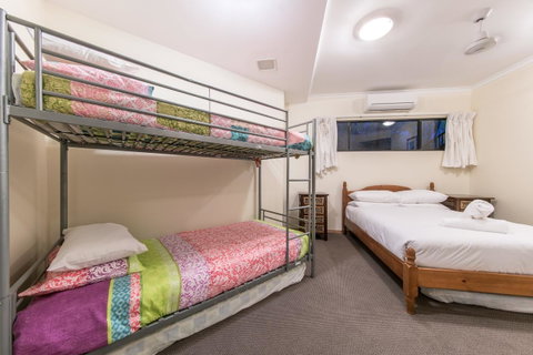 Paradise Penthouse At Waves - Airlie Beach - Accommodation Broome 17