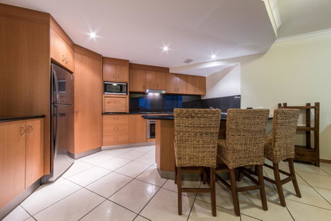 Paradise Penthouse At Waves - Airlie Beach - Accommodation Broome 6