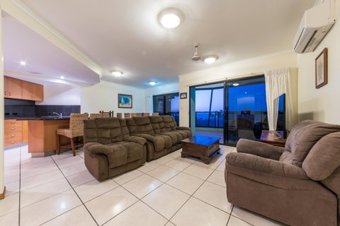 Paradise Penthouse At Waves - Airlie Beach - Accommodation Broome 9