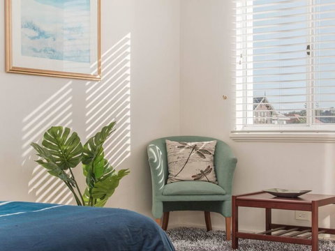 Waters Edge Apartment With Jetty - Accommodation Broome 2