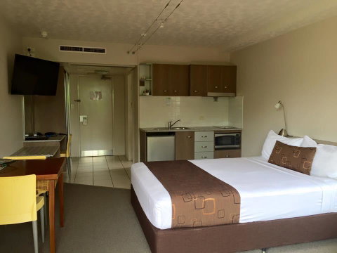 Waters Edge The Strand - Accommodation Broome 1