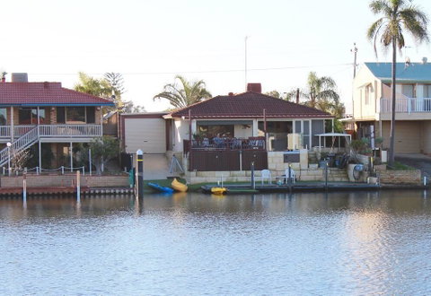 Waterside Resort Style - Accommodation Broome 2