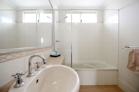 Wavecrest Village & Tourist Park - Accommodation Broome 3