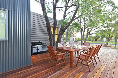 Whatmans Beach House - Accommodation Broome 1