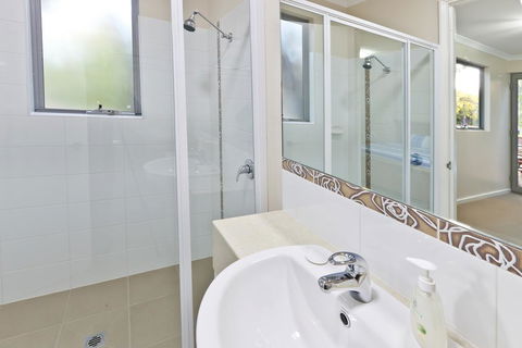 Whatmans Beach House - Accommodation Broome 3