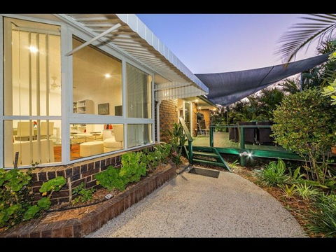 Woorim Secluded Palms Cottage - Accommodation Broome 1