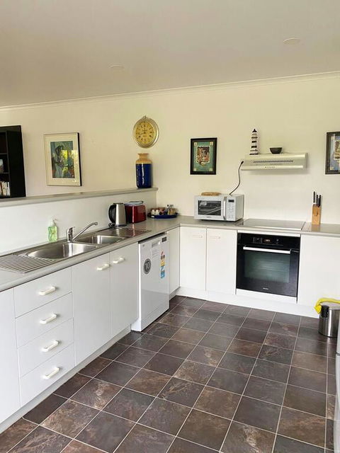 Woorim Secluded Palms Villa - Accommodation Broome 3