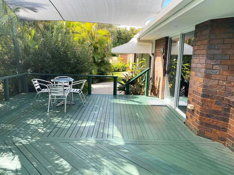 Woorim Secluded Palms Villa - Accommodation Broome 0