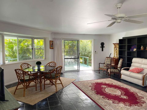 Woorim Secluded Palms Villa - Accommodation Broome 2