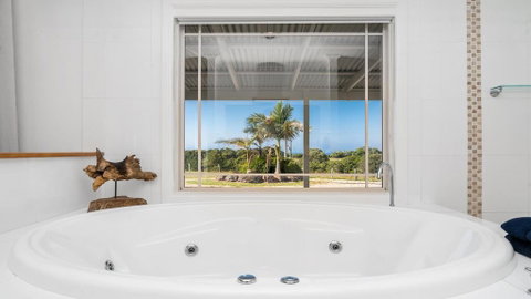Your Luxury Escape - Byron Sunset Breeze - Accommodation Broome 0