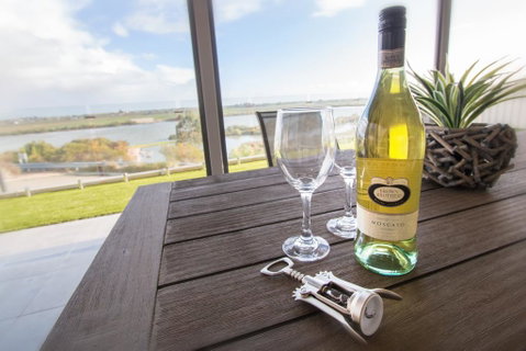 Serenity And Sweeping Murray River Views - Accommodation Broome 2
