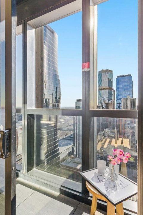 A 2BR Apt On Collins With City Views FREE Parking - Accommodation Broome 4