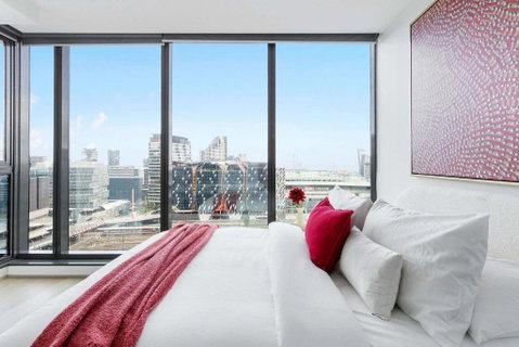A 2BR Apt With Harbour Views And FREE Parking - Accommodation Broome 1