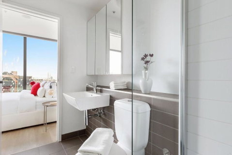 A 2BR Apt With Harbour Views And FREE Parking - Accommodation Broome 2