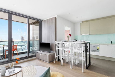 A 2BR Apt With Harbour Views And FREE Parking - Accommodation Broome 3