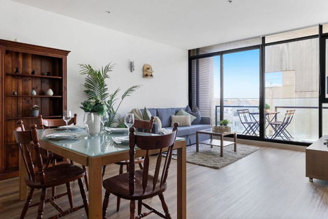 A Chic 2BR Apt Near Melbourne Uni FREE Parking - Accommodation Broome 0