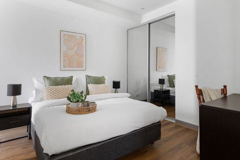 A Chic 2BR Apt Near Melbourne Uni FREE Parking - Accommodation Broome 3