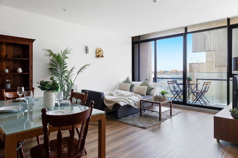 A Chic 2BR Apt Near Melbourne Uni FREE Parking - Accommodation Broome 2