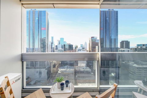 A Chic 2BR Apt Near Southern Cross City Views - Accommodation Broome 1
