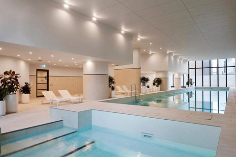 A Chic 2BR Apt Right Next To Melbourne Central - Accommodation Broome 2