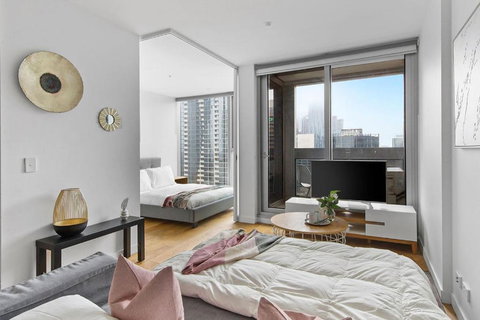 A Chic & Lovely 2BR Apt CBD With City Views - Accommodation Broome 3