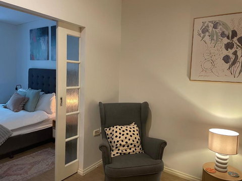 A City Oasis - Full Apartment With Balcony - Accommodation Broome 2