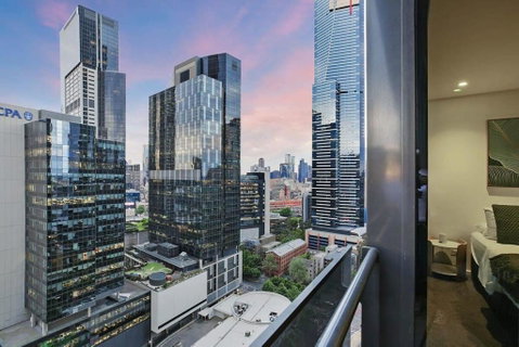 A Modern 2BR Apt With City Views FREE Parking - Accommodation Broome 1