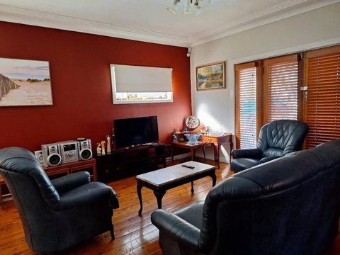 A Rosy House In Roselands - Accommodation Broome 0