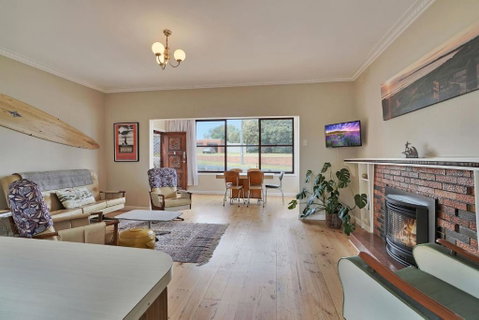A Wave From It All - Accommodation Broome 2