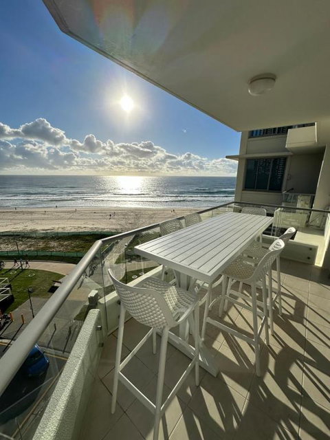 Absolute Beach Frontage Two Bedroom - Accommodation Broome 4