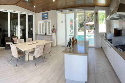 Absolute Beachfront 2 Bedroom Luxury Holiday Apartment - Accommodation Broome 2