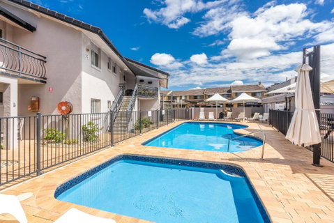 Absolute Beachfront Apartment 9T - Accommodation Broome 2
