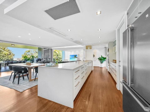 Absolute Beachfront Beach House With Amazing Views - Accommodation Broome 3