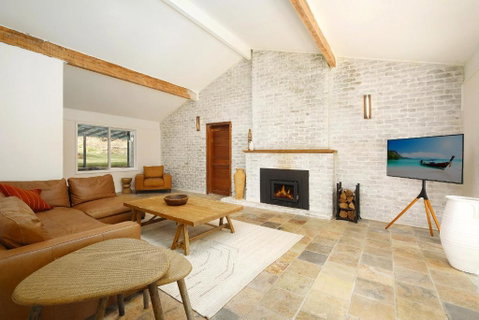 Acreage Estate -Ponies -Tennis Court -Spa - Accommodation Broome 1