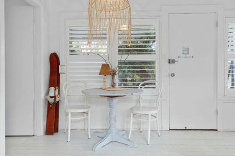 Adrift - Pet-friendly - 5 Min Walk To Bay - Rustic Charm - Accommodation Broome 3