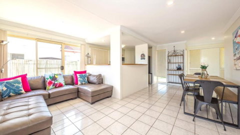 Air Conditioned Pet Friendly Canal Home With Wifi - Accommodation Broome 3