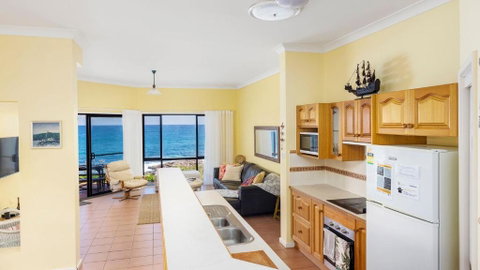Absolute Oceanfront Portovenere - Accommodation Broome 4