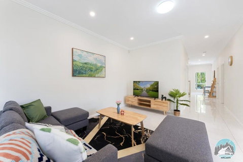 Aircabin - Panania - Sydney - Cozy - 5 Beds House - Accommodation Broome 4