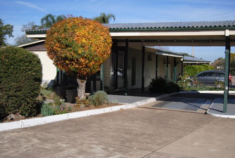 Airlie House Motor Inn - Accommodation Broome 2