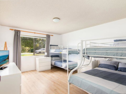 Akuna 3 Ground Floor Opposite Wallis Lake - Accommodation Broome 4
