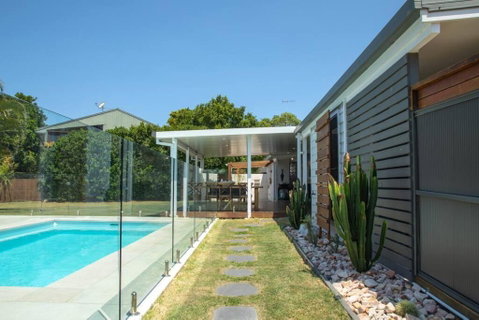 Al Fresco Residence In The Heart Of Point Lookout! - Accommodation Broome 0